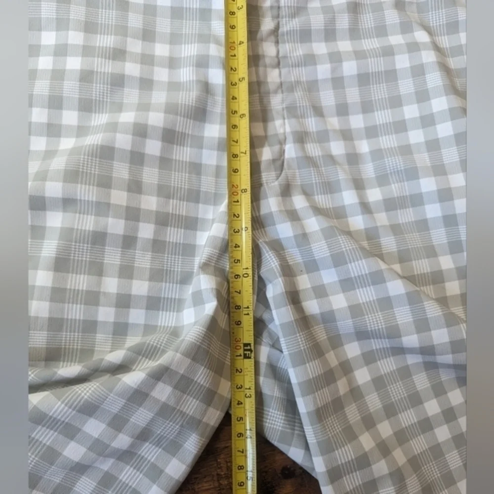 Nike Golf Dri-Fit Men's Golf Shorts Size 34‎ Grey & White Checkered Short Pants